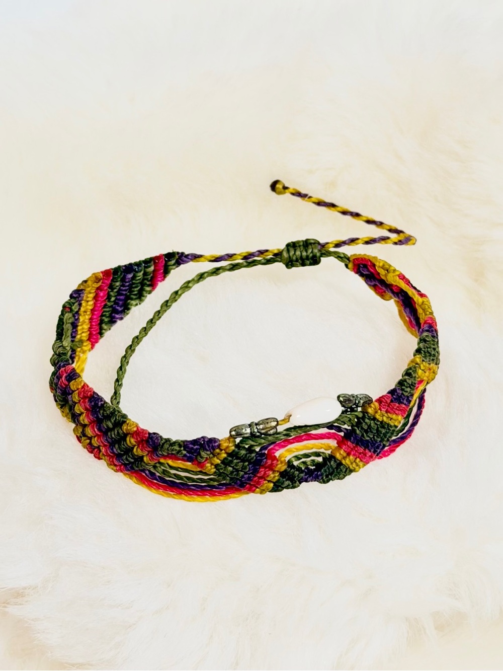 Unisex Handcrafted Macrame Shell Bracelet. Made in Costa Rica. Pura Vida!